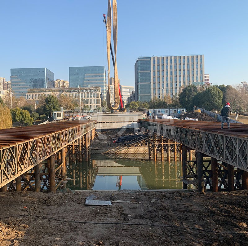 鋼棧橋基本建設(shè)及移位連接